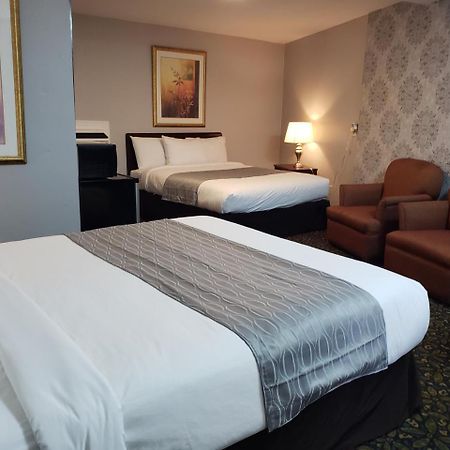Regency Inn & Suites Cornwall Bagian luar foto