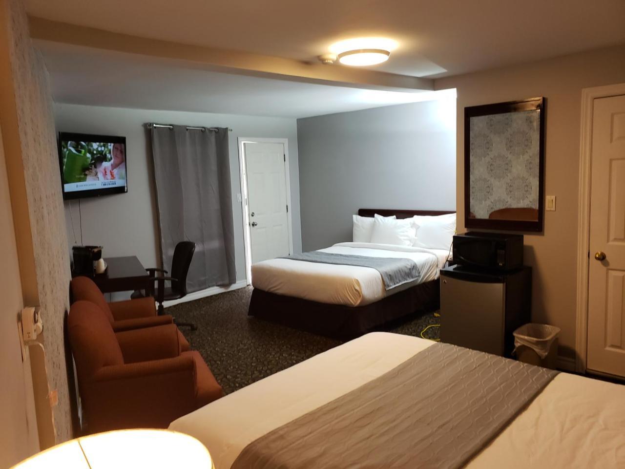 Regency Inn & Suites Cornwall Bagian luar foto