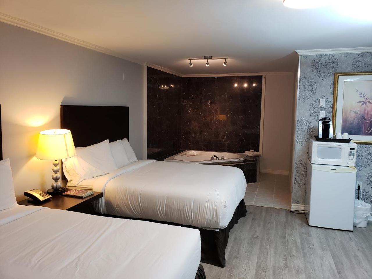 Regency Inn & Suites Cornwall Bagian luar foto