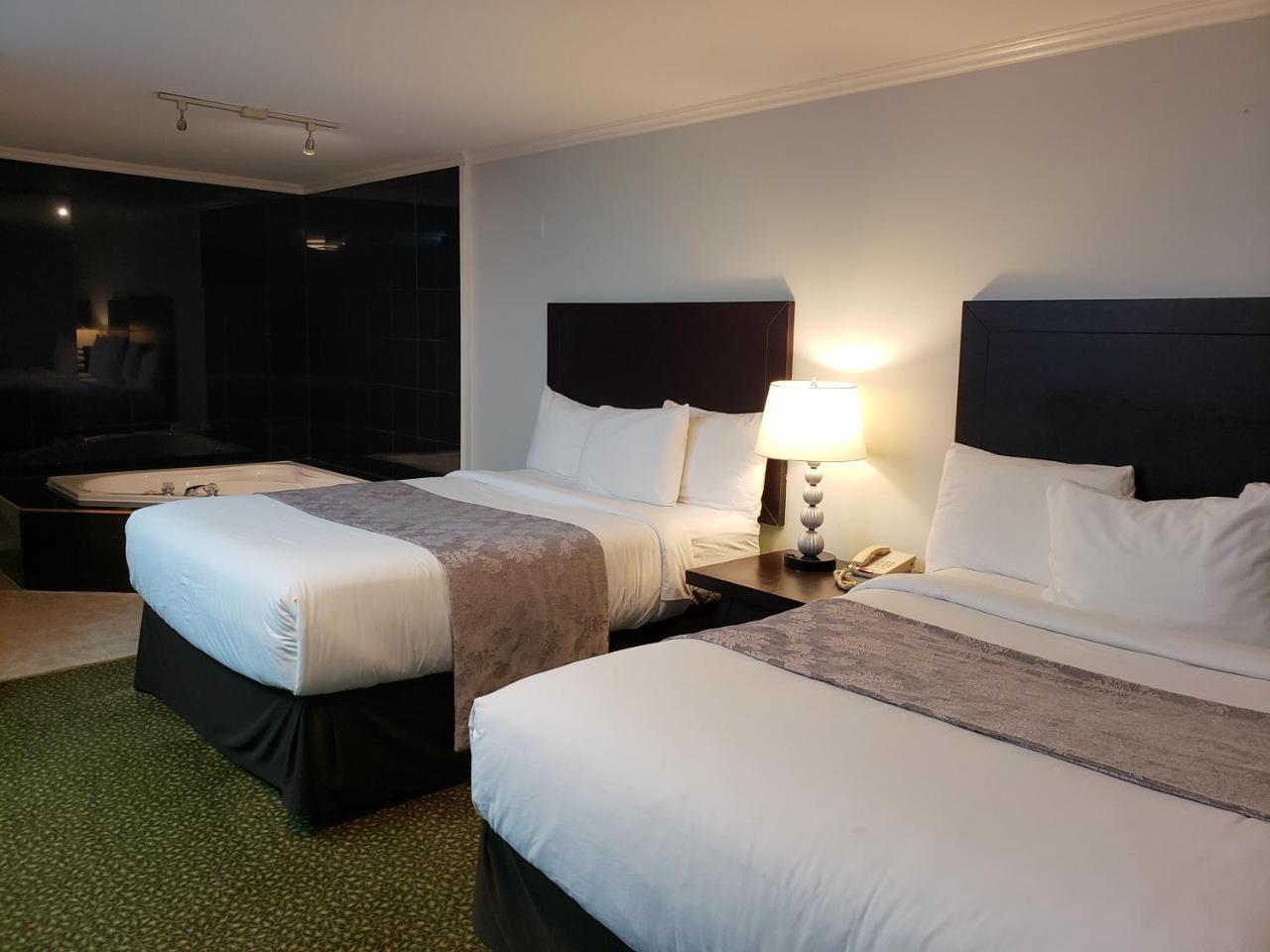 Regency Inn & Suites Cornwall Bagian luar foto