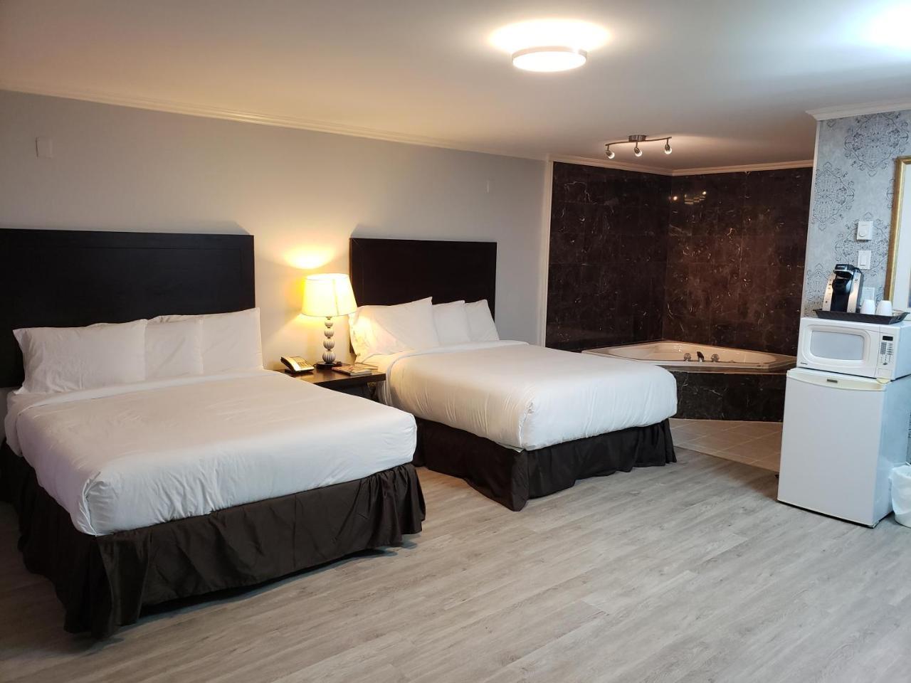 Regency Inn & Suites Cornwall Bagian luar foto