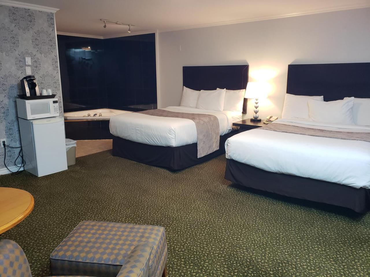 Regency Inn & Suites Cornwall Bagian luar foto