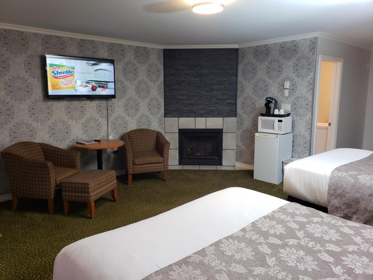 Regency Inn & Suites Cornwall Bagian luar foto