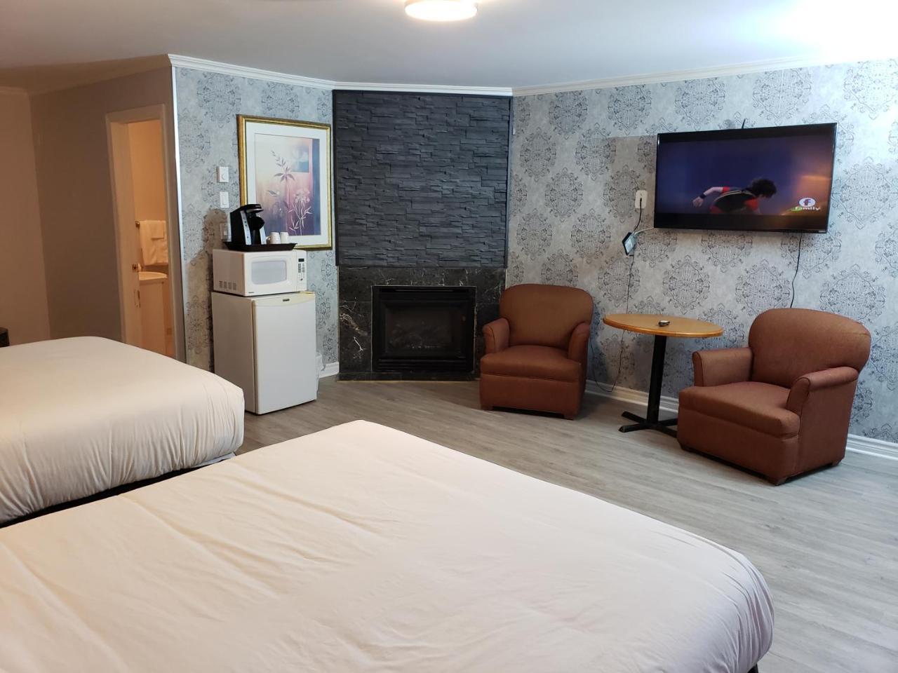 Regency Inn & Suites Cornwall Bagian luar foto